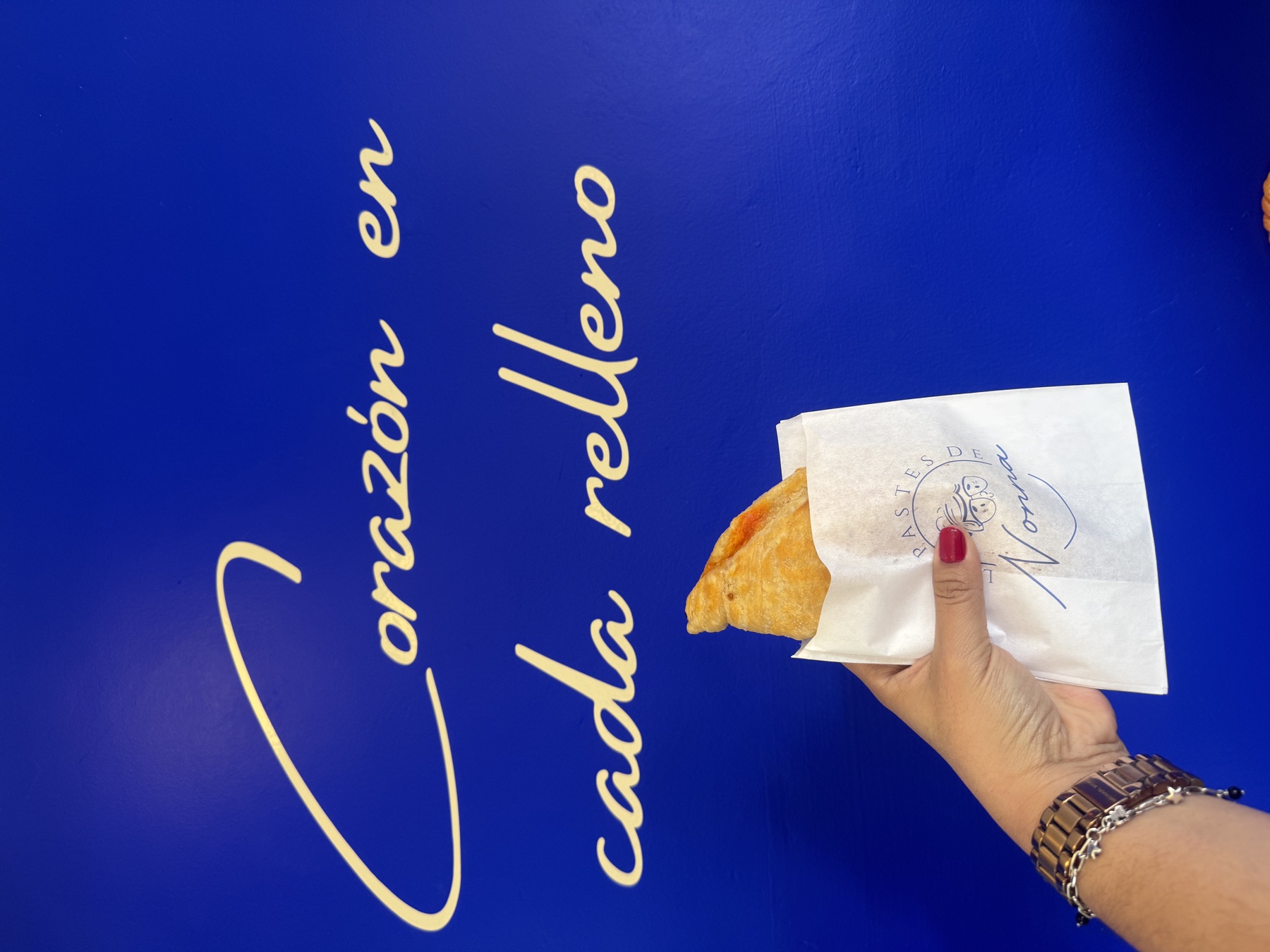 Paste para llevar con el lema Corazón en cada relleno